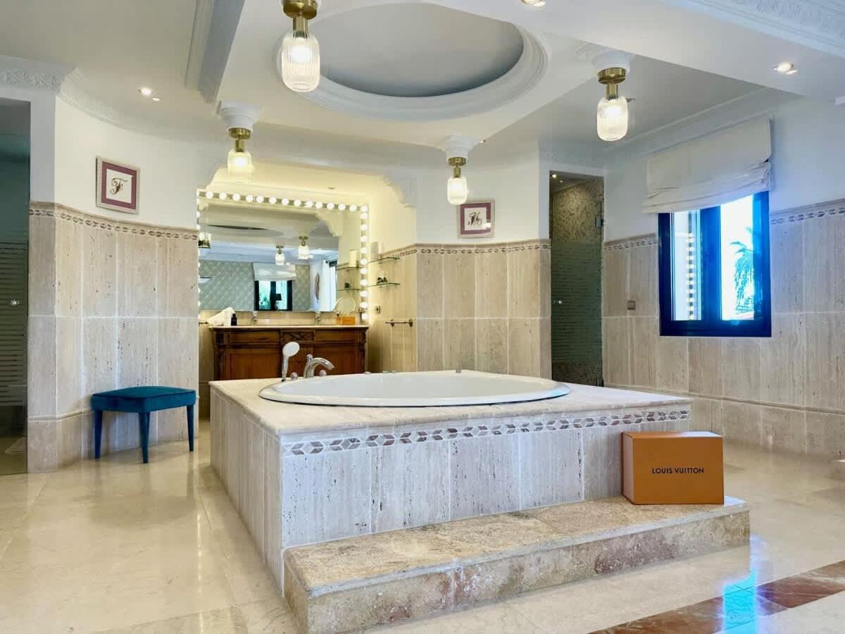 Premium By Better Bookings Holiday home *