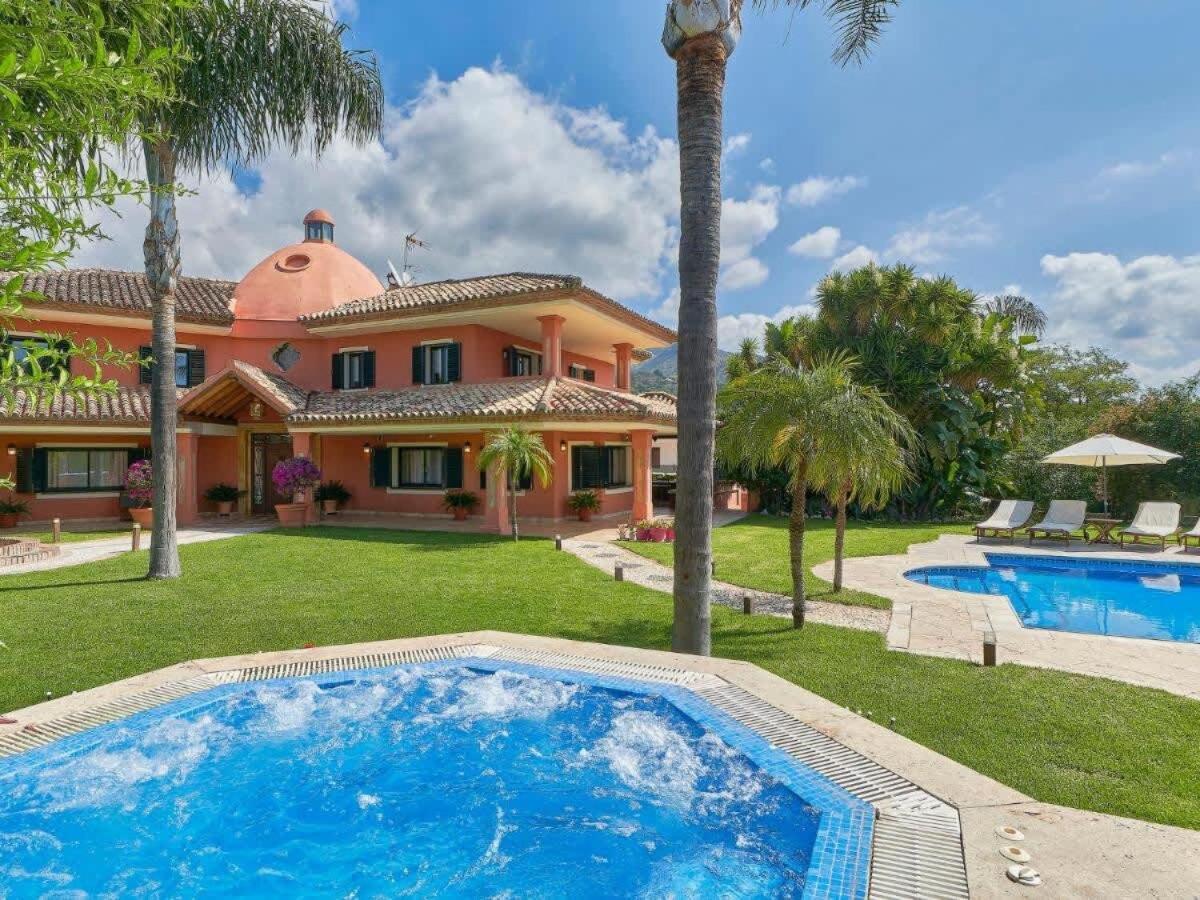 Premium By Better Bookings Holiday home